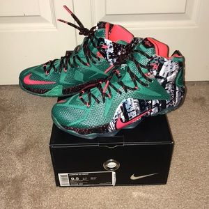 Lebron XII Christmas edition
